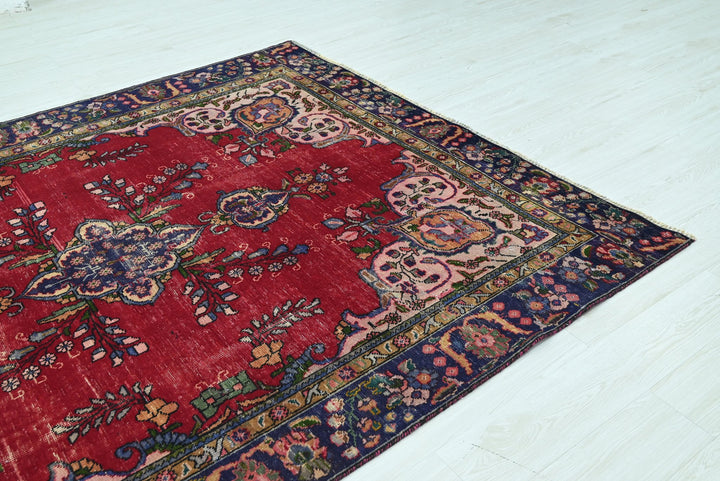 red Medium rug 5' 11" x 8' 0"