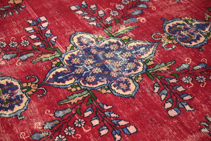 red Medium rug 5' 11" x 8' 0"