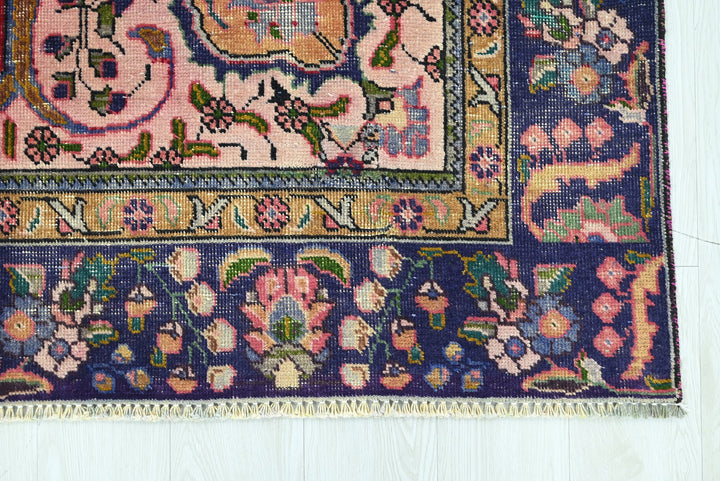 red Medium rug 5' 11" x 8' 0"