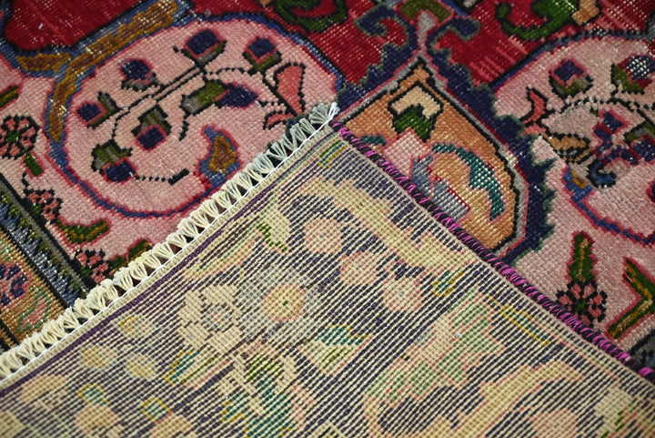 red Medium rug 5' 11" x 8' 0"
