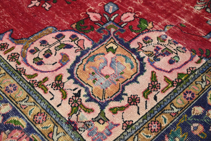 red Medium rug 5' 11" x 8' 0"