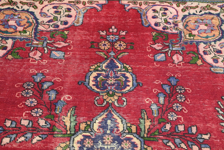 red Medium rug 5' 11" x 8' 0"