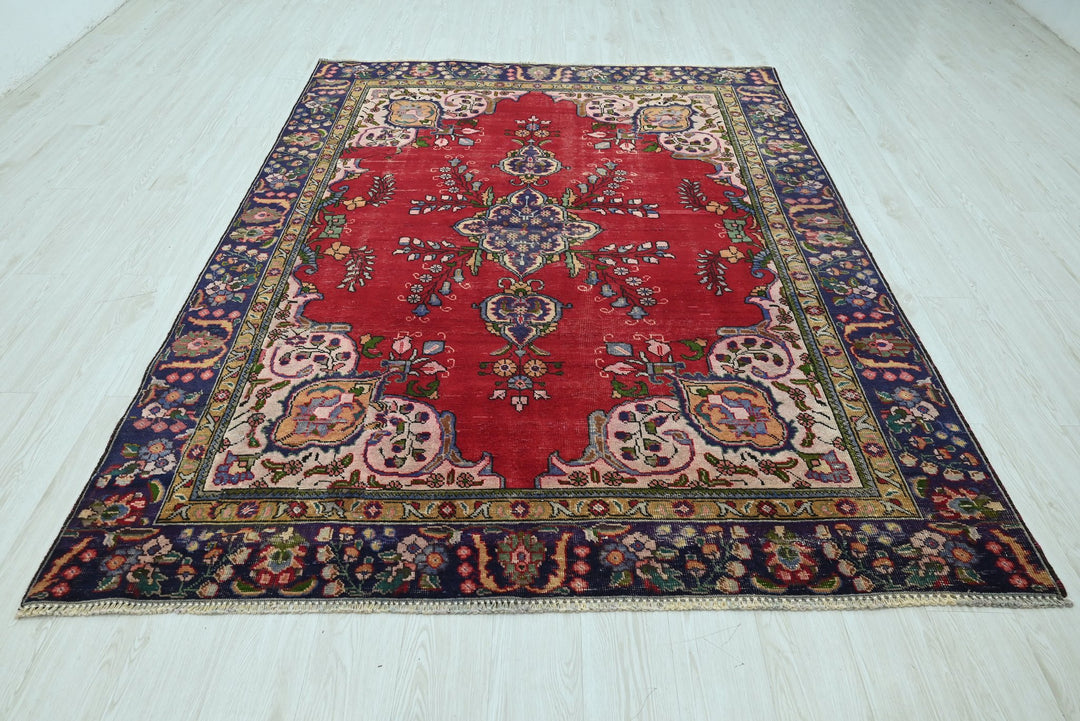 red Medium rug 5' 11" x 8' 0"