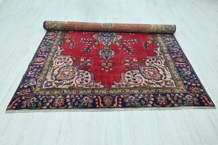 red Medium rug 5' 11" x 8' 0"