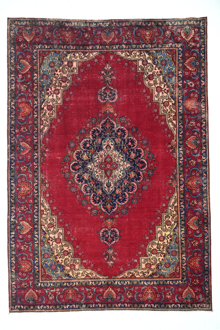 red Large rug 7' 7" x 10' 9"