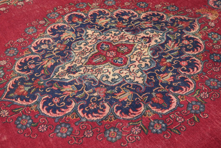 red Large rug 7' 7" x 10' 9"