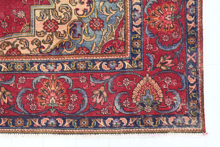 red Large rug 7' 7" x 10' 9"