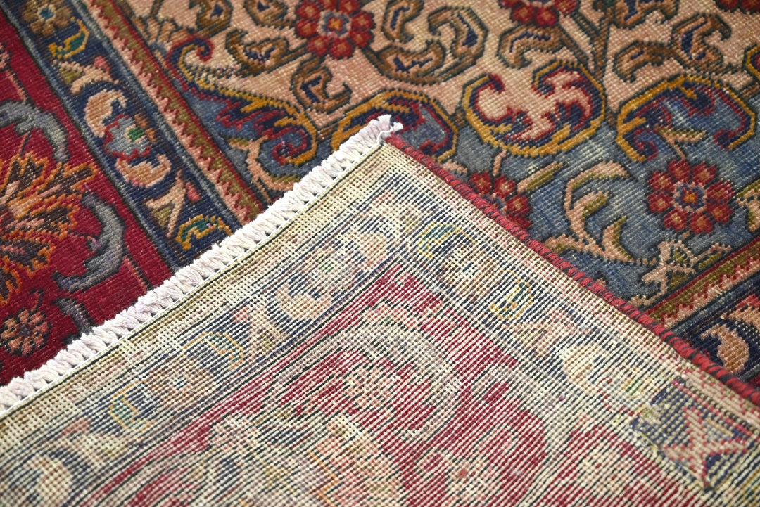 red Large rug 7' 7" x 10' 9"