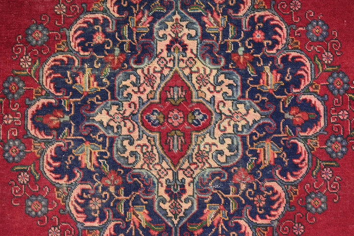 red Large rug 7' 7" x 10' 9"
