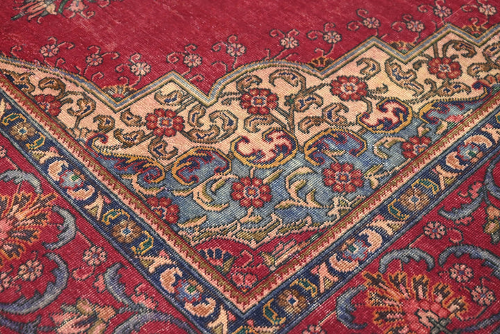 red Large rug 7' 7" x 10' 9"