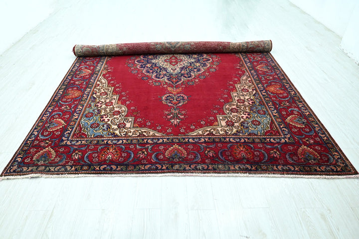 red Large rug 7' 7" x 10' 9"