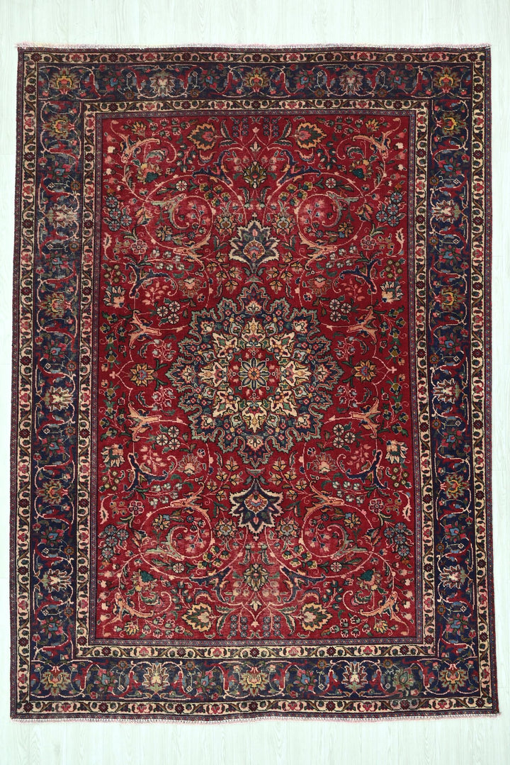 red Large rug 6' 7" x 9' 4"