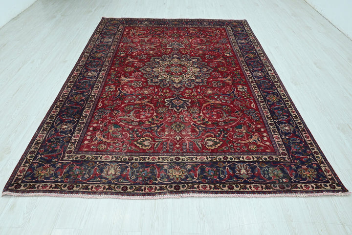 red Large rug 6' 7" x 9' 4"