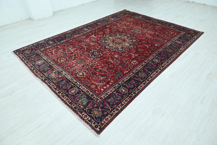red Large rug 6' 7" x 9' 4"