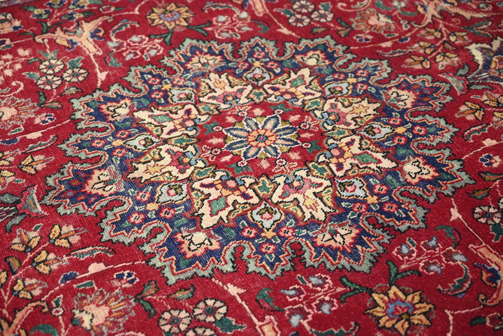 red Large rug 6' 7" x 9' 4"