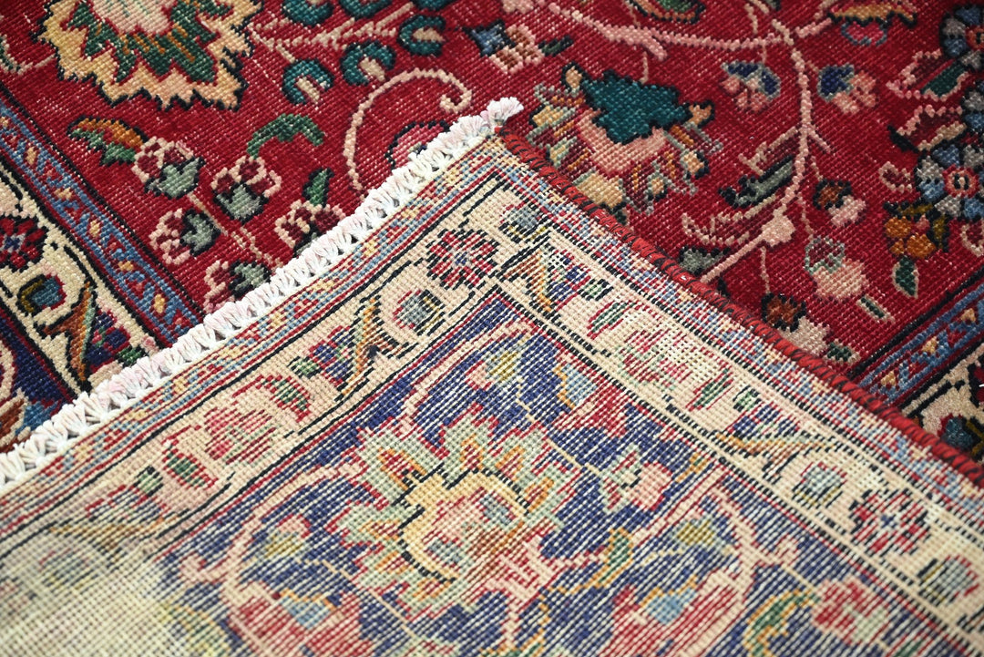 red Large rug 6' 7" x 9' 4"