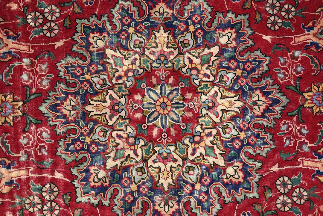 red Large rug 6' 7" x 9' 4"