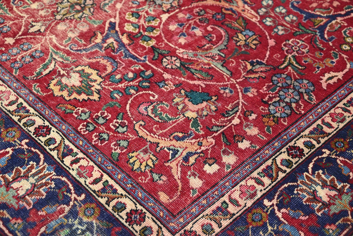 red Large rug 6' 7" x 9' 4"