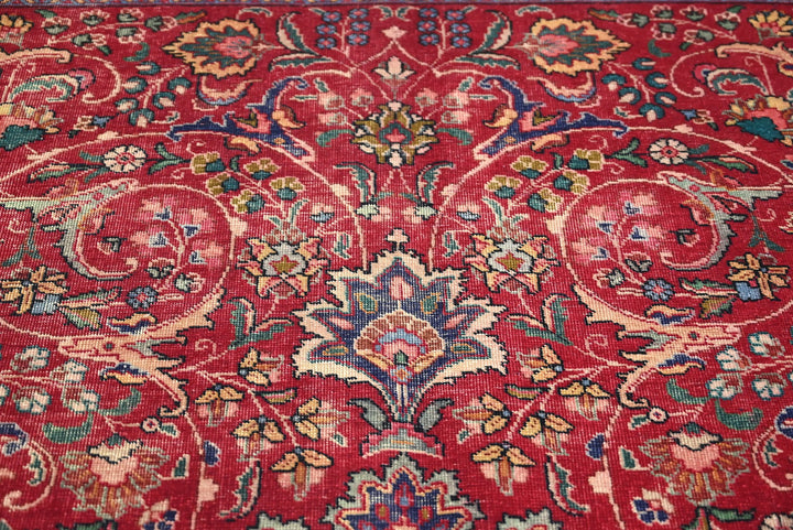 red Large rug 6' 7" x 9' 4"
