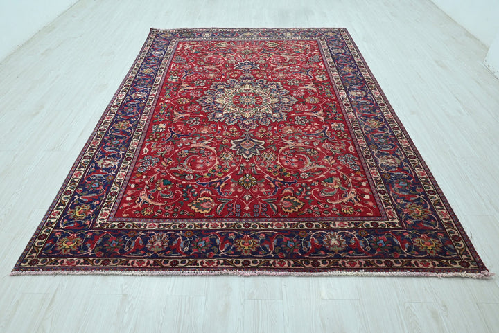 red Large rug 6' 7" x 9' 4"
