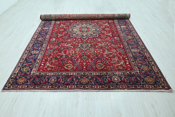 red Large rug 6' 7" x 9' 4"