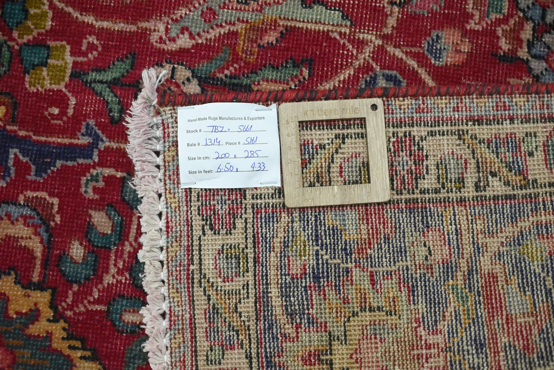 red Large rug 6' 7" x 9' 4"