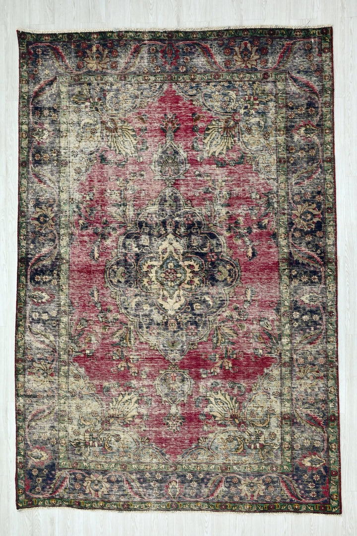 red Medium rug 6' 1" x 9' 3"