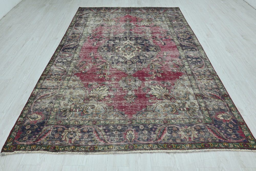 red Medium rug 6' 1" x 9' 3"