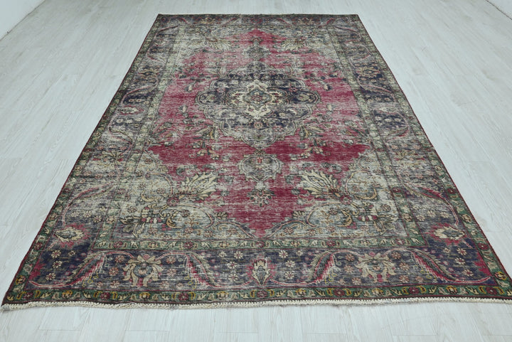 red Medium rug 6' 1" x 9' 3"