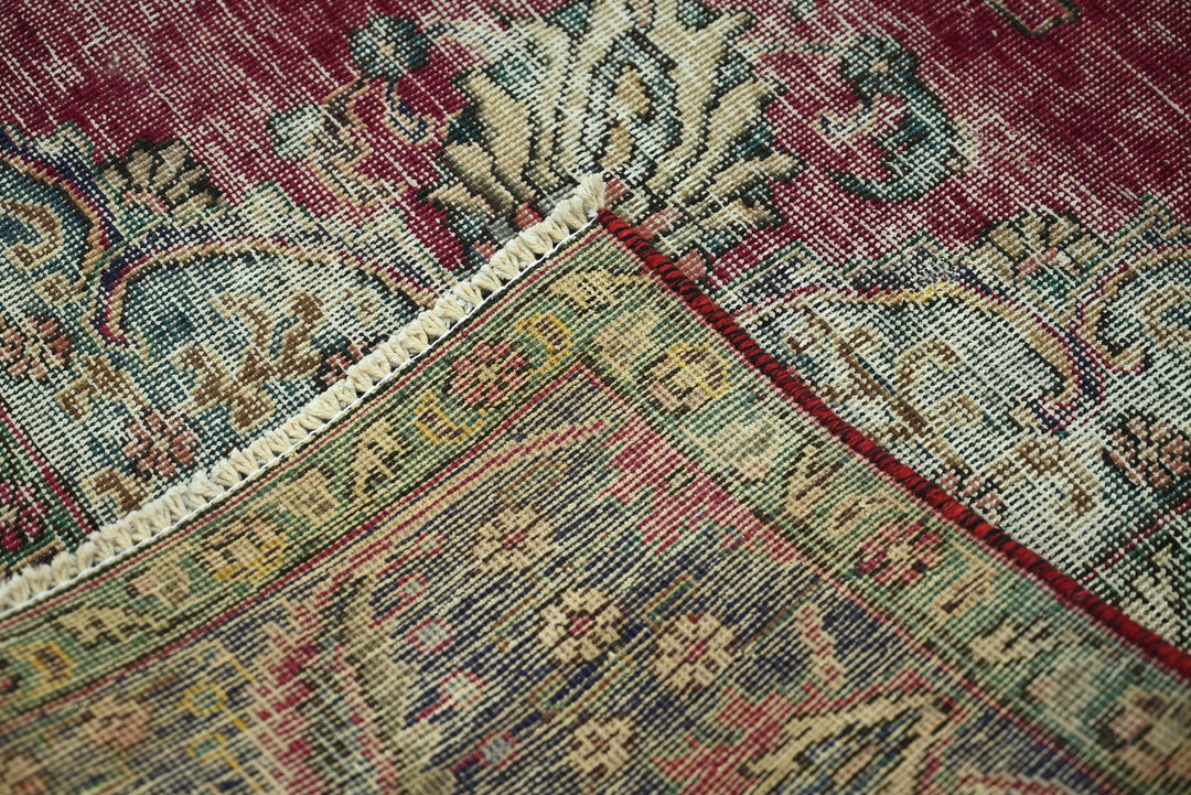 red Medium rug 6' 1" x 9' 3"