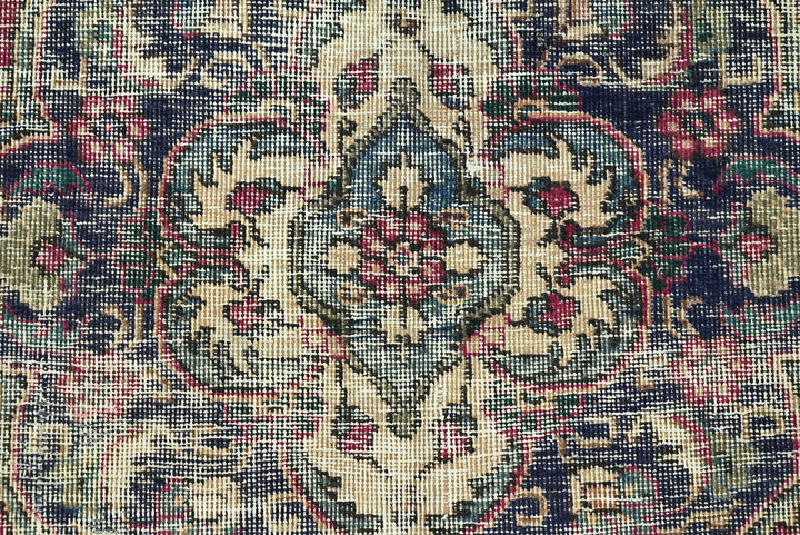 red Medium rug 6' 1" x 9' 3"