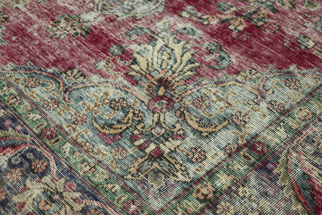 red Medium rug 6' 1" x 9' 3"
