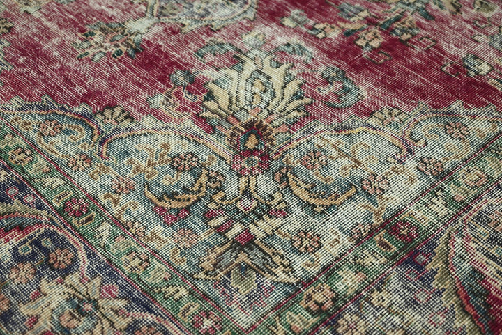red Medium rug 6' 1" x 9' 3"