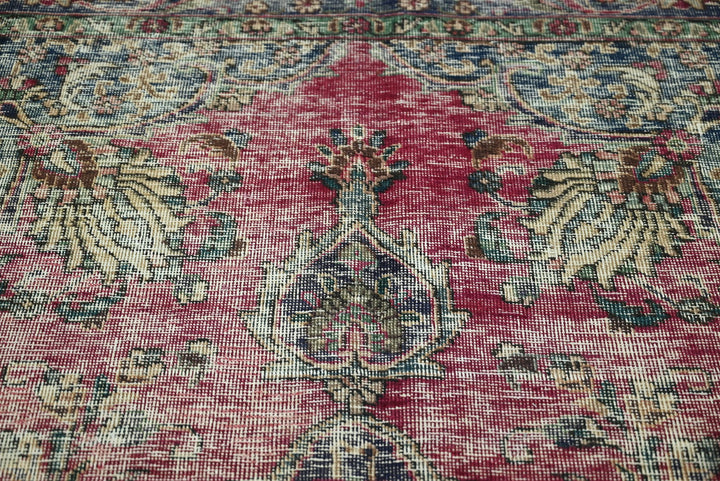 red Medium rug 6' 1" x 9' 3"