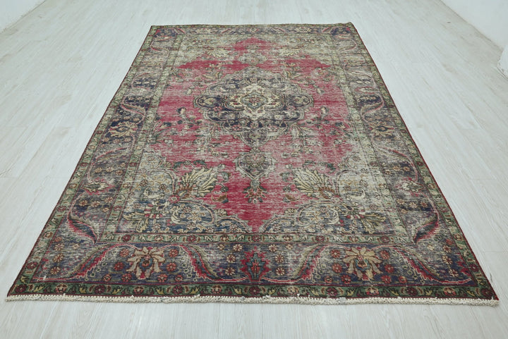 red Medium rug 6' 1" x 9' 3"