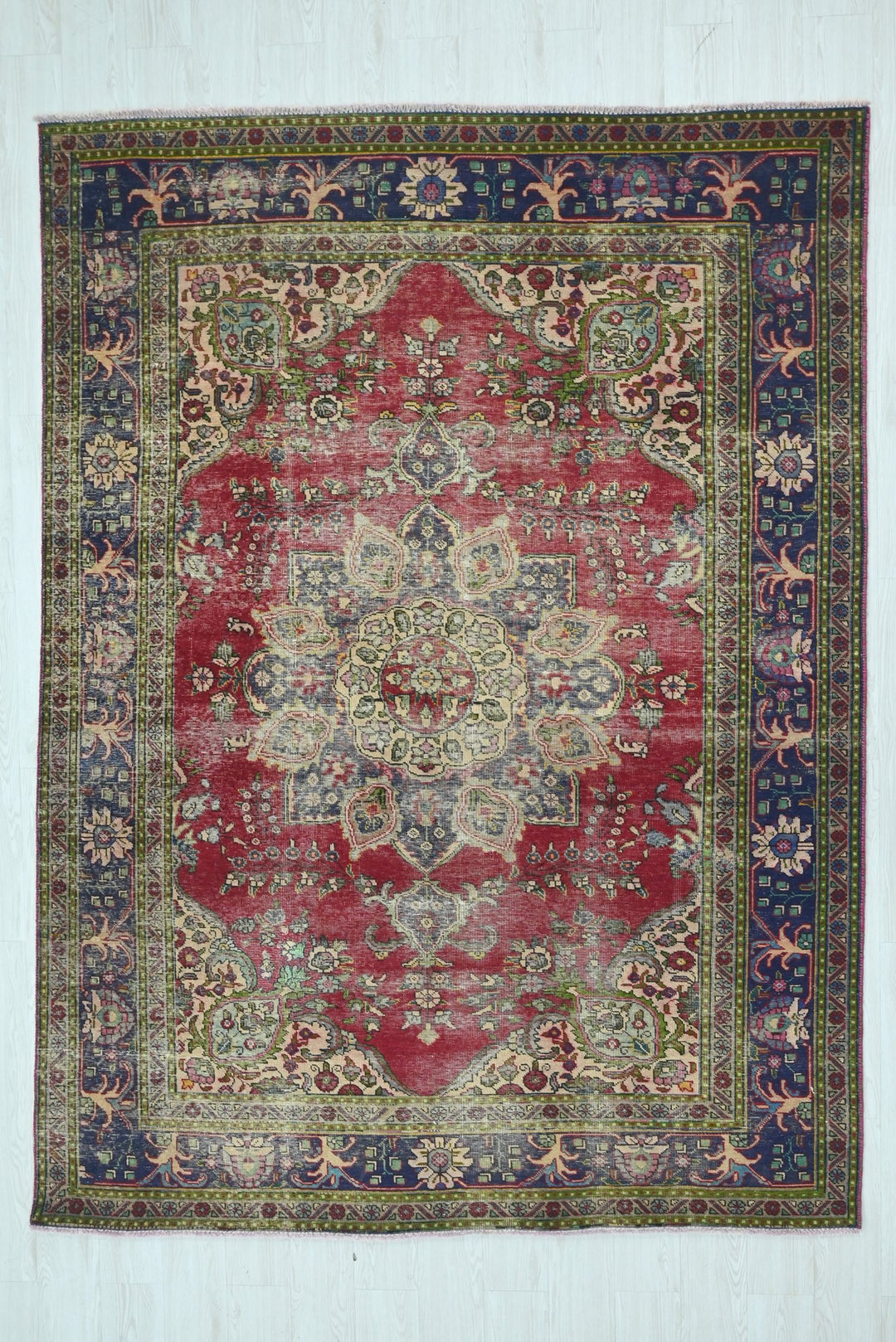 red Medium rug 6' 3" x 9' 4"