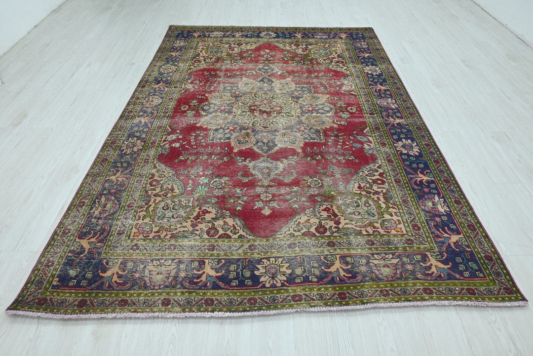 red Medium rug 6' 3" x 9' 4"