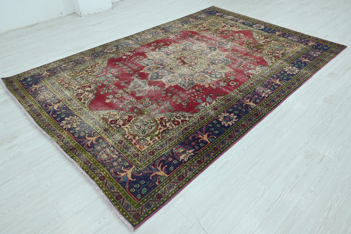 red Medium rug 6' 3" x 9' 4"