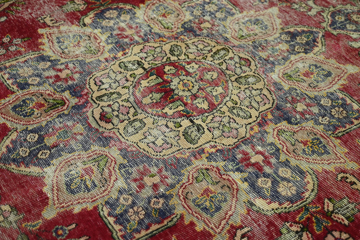 red Medium rug 6' 3" x 9' 4"