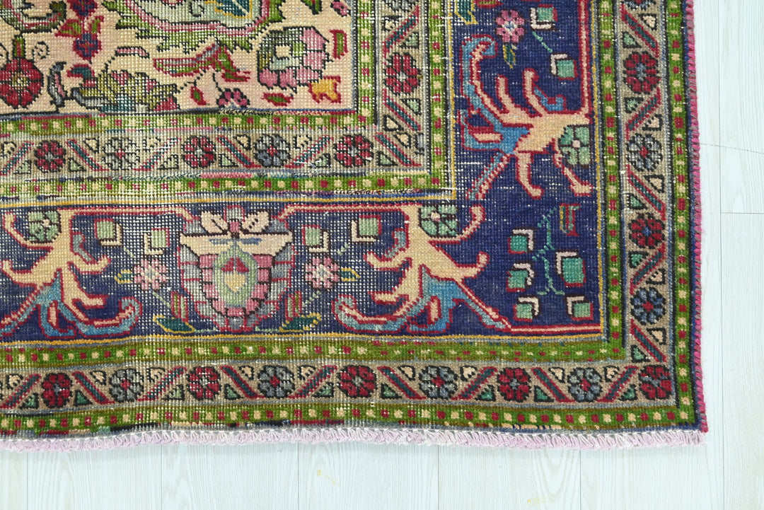 red Medium rug 6' 3" x 9' 4"