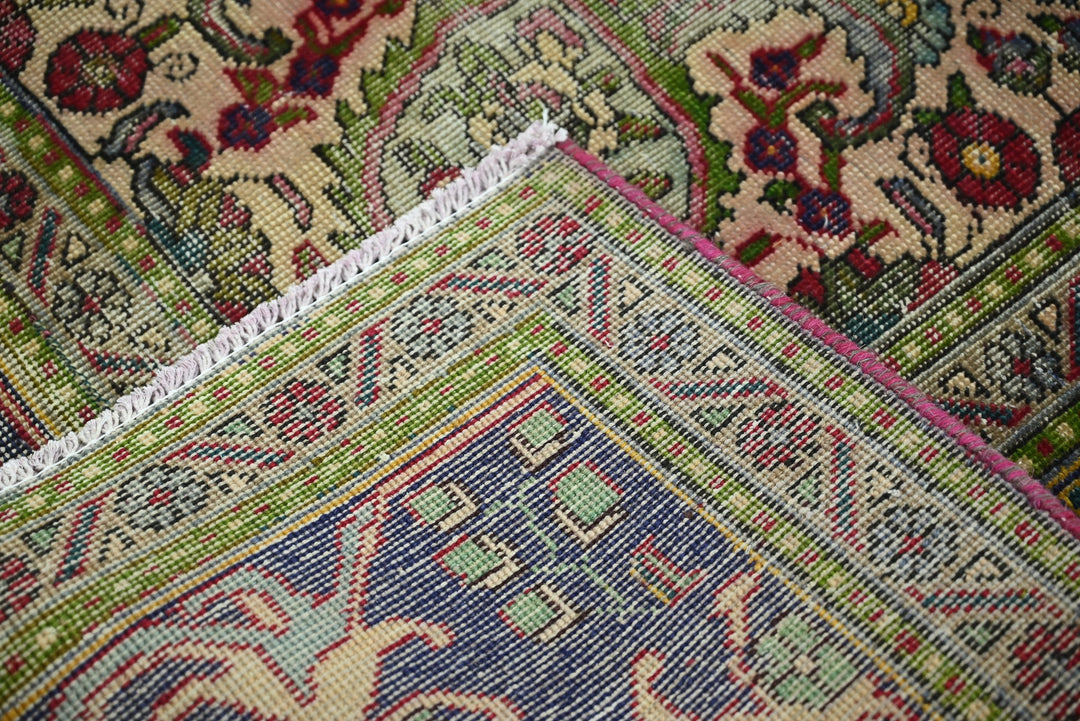 red Medium rug 6' 3" x 9' 4"