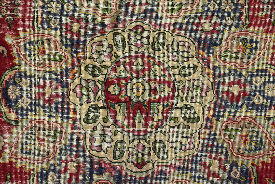 red Medium rug 6' 3" x 9' 4"