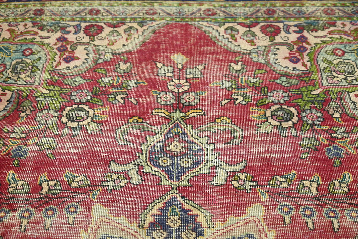 red Medium rug 6' 3" x 9' 4"