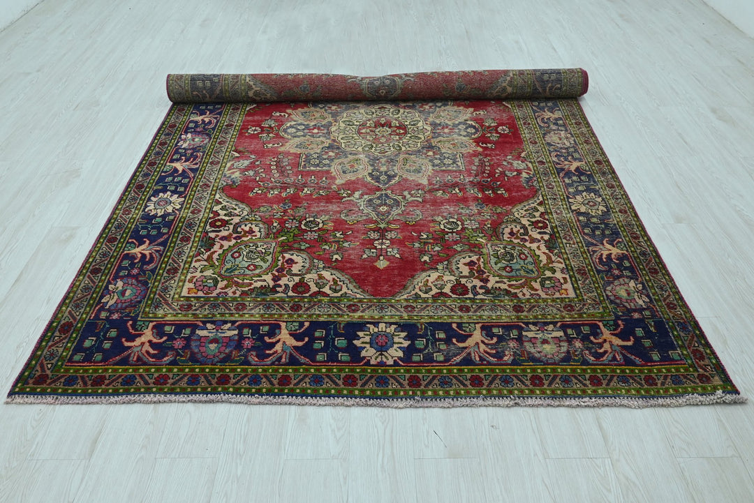 red Medium rug 6' 3" x 9' 4"