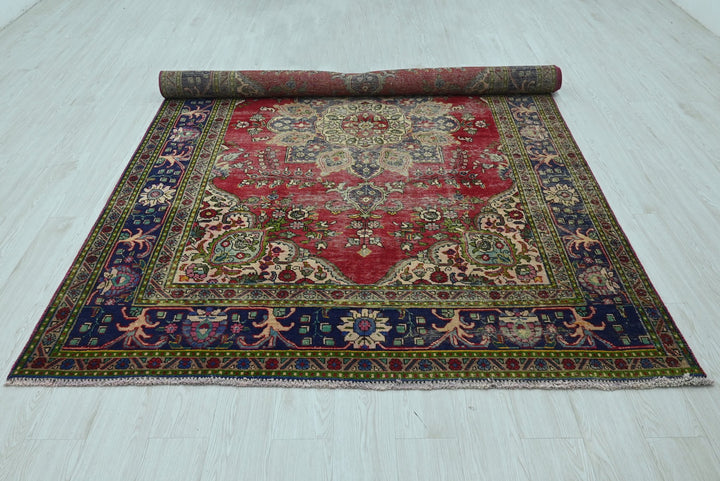red Medium rug 6' 3" x 9' 4"