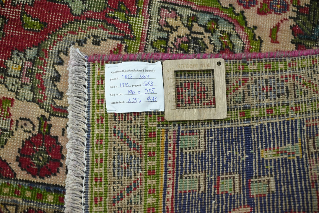 red Medium rug 6' 3" x 9' 4"