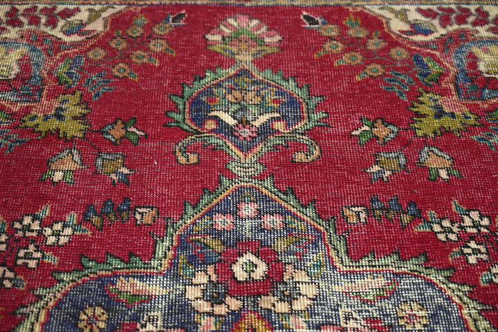 red Large rug 6' 6" x 9' 7"