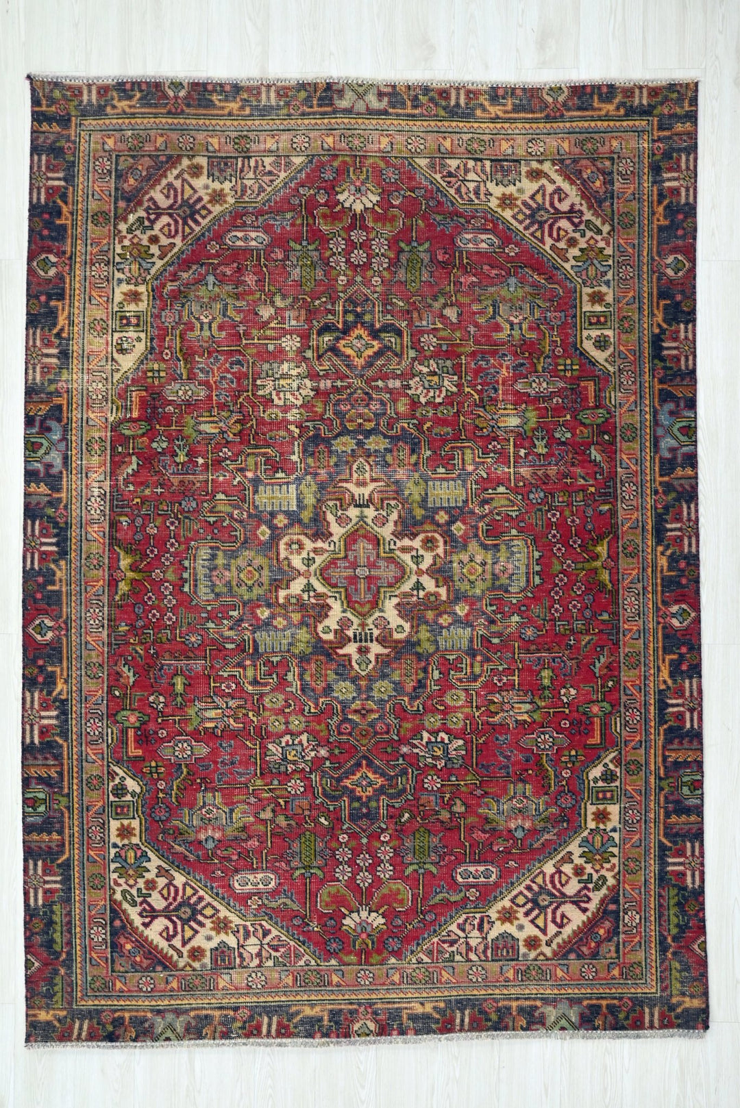 red Medium rug 5' 6" x 7' 7"