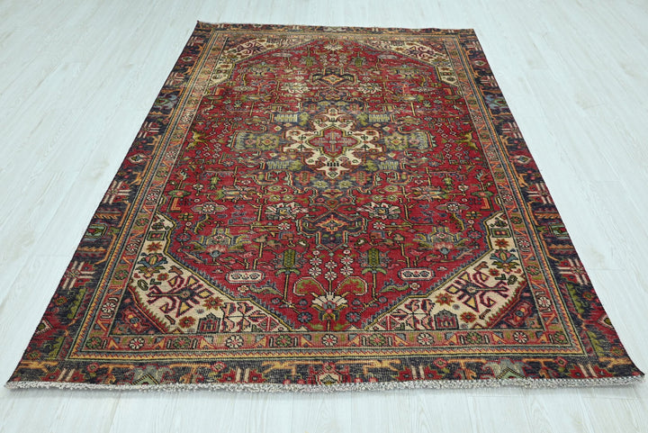 red Medium rug 5' 6" x 7' 7"