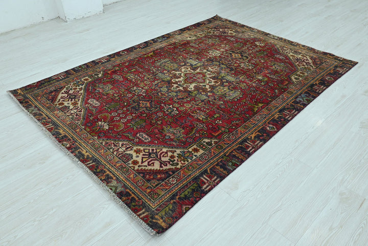 red Medium rug 5' 6" x 7' 7"